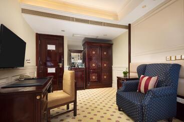 Crowne Plaza Hotel & Suites Landmark Shenzhen, An Ihg Hotel   Nearby Luohu Border, Indoor Heated Swi