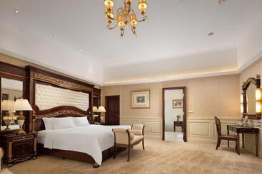 Crowne Plaza Hotel & Suites Landmark Shenzhen, An Ihg Hotel   Nearby Luohu Border, Indoor Heated Swi