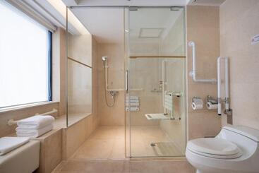 Crowne Plaza Hotel & Suites Landmark Shenzhen, An Ihg Hotel   Nearby Luohu Border, Indoor Heated Swi