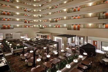 בית מלון כפרי Embassy Suites Little Rock