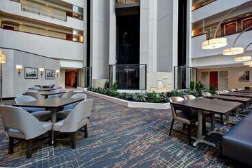 בית מלון כפרי Embassy Suites Little Rock