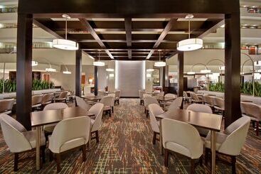 בית מלון כפרי Embassy Suites Little Rock