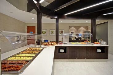 בית מלון כפרי Embassy Suites Little Rock