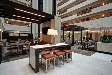 בית מלון כפרי Embassy Suites Little Rock