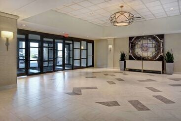בית מלון כפרי Embassy Suites Little Rock