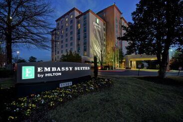 בית מלון כפרי Embassy Suites Little Rock