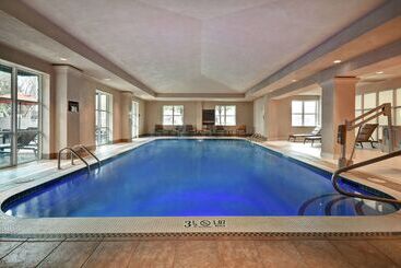 בית מלון כפרי Embassy Suites Little Rock