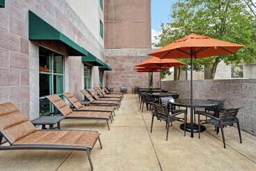 בית מלון כפרי Embassy Suites Little Rock