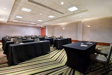 בית מלון כפרי Embassy Suites Little Rock