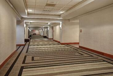 בית מלון כפרי Embassy Suites Little Rock
