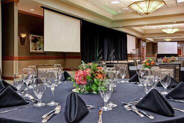 בית מלון כפרי Embassy Suites Little Rock