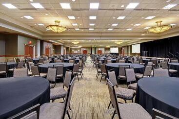 בית מלון כפרי Embassy Suites Little Rock