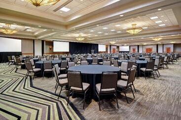 בית מלון כפרי Embassy Suites Little Rock