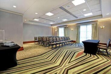 בית מלון כפרי Embassy Suites Little Rock