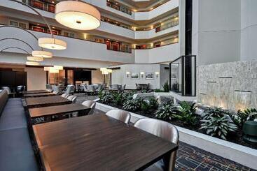 בית מלון כפרי Embassy Suites Little Rock
