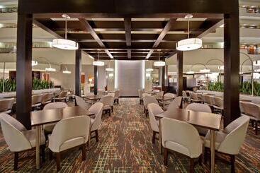 בית מלון כפרי Embassy Suites Little Rock