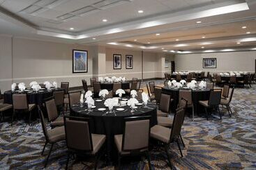 هتل Embassy Suites By Hilton Los Angeles International Airport North