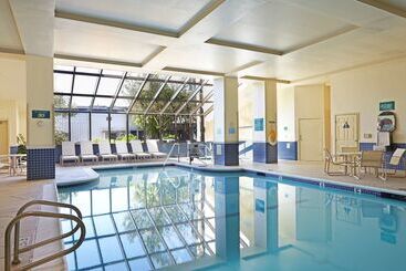 هتل Embassy Suites By Hilton Los Angeles International Airport North