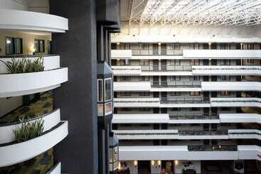 هتل Embassy Suites By Hilton Los Angeles International Airport North