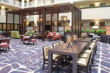 هتل Embassy Suites By Hilton Philadelphia Airport