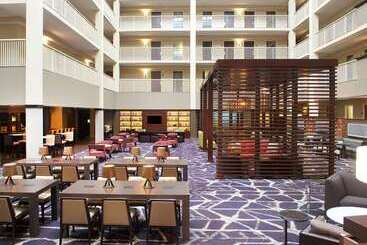 هتل Embassy Suites By Hilton Philadelphia Airport