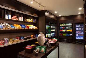 هتل Embassy Suites By Hilton Philadelphia Airport