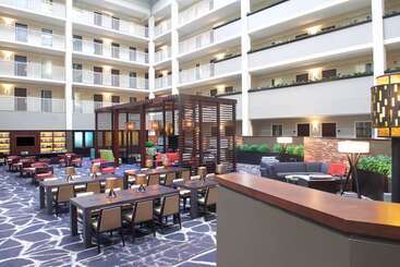 هتل Embassy Suites By Hilton Philadelphia Airport
