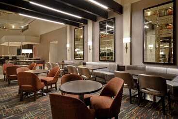 בית מלון כפרי Embassy Suites Little Rock