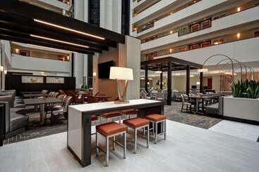 בית מלון כפרי Embassy Suites Little Rock