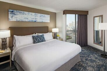 هتل Embassy Suites Philadelphia Center City