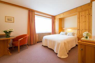 هتل Europa Suites St Moritz