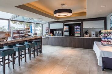 هتل Executive Inn & Suites Oakland