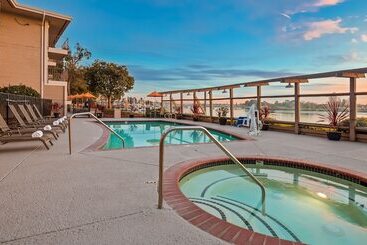هتل Executive Inn & Suites Oakland