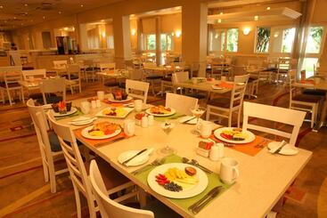 هتل Garden Court Or Tambo International Airport