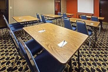 هتل Holiday Inn Express & Suites Fayetteville University Of Arkansas Area, An Ihg
