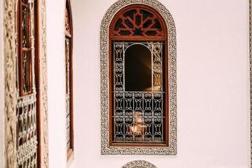 هتل La Maison Bleue Batha