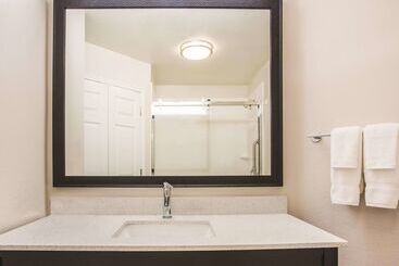 هتل La Quinta By Wyndham Las Vegas Summerlin Tech
