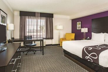 هتل La Quinta By Wyndham Las Vegas Summerlin Tech