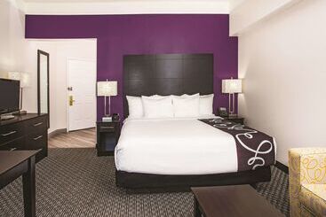 هتل La Quinta By Wyndham Las Vegas Summerlin Tech