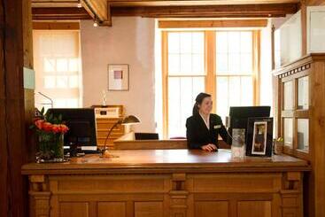 هتل Millcroft Inn & Spa