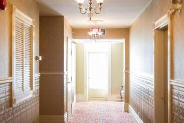 هتل Millcroft Inn & Spa