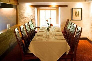 هتل Millcroft Inn & Spa