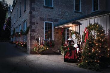 هتل Millcroft Inn & Spa