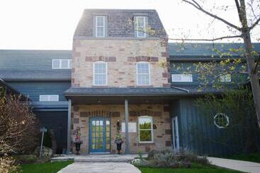 هتل Millcroft Inn & Spa