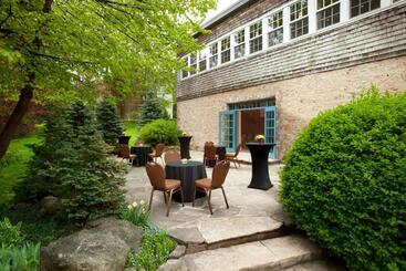 هتل Millcroft Inn & Spa