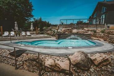 هتل Millcroft Inn & Spa