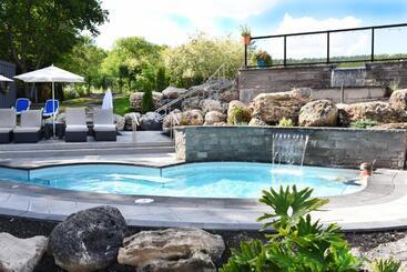 هتل Millcroft Inn & Spa