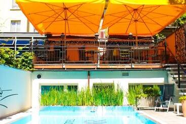 호텔 Roesli Guest House