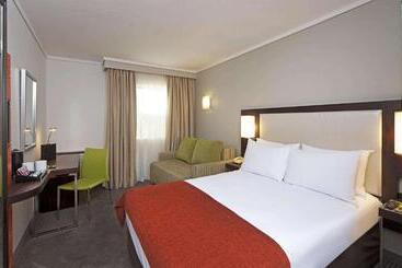 בית מלון כפרי Stayeasy Eastgate
