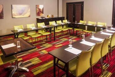 בית מלון כפרי Stayeasy Eastgate